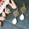 Персидские латунные серьги с белым агатом