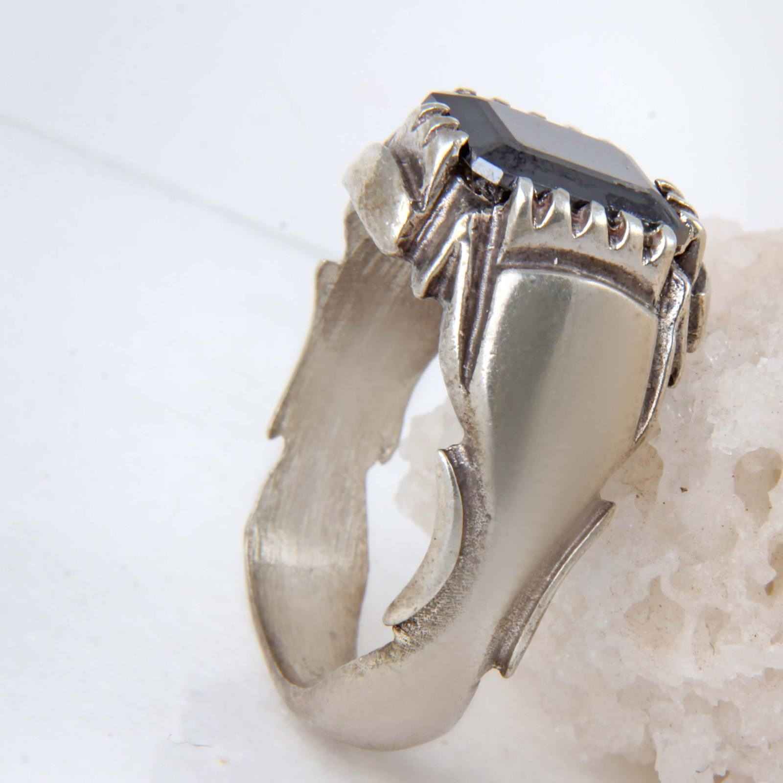Персидское мужское серебряное кольцо с гематитом «Махан»
