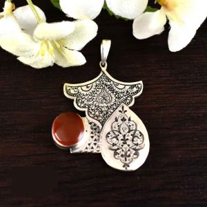 Персидская серебряная подвеска с гравировкой и агатом