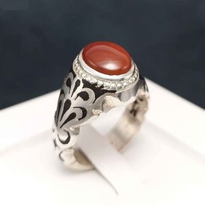 Серебряное мужское кольцо «Арад» с красным агатом