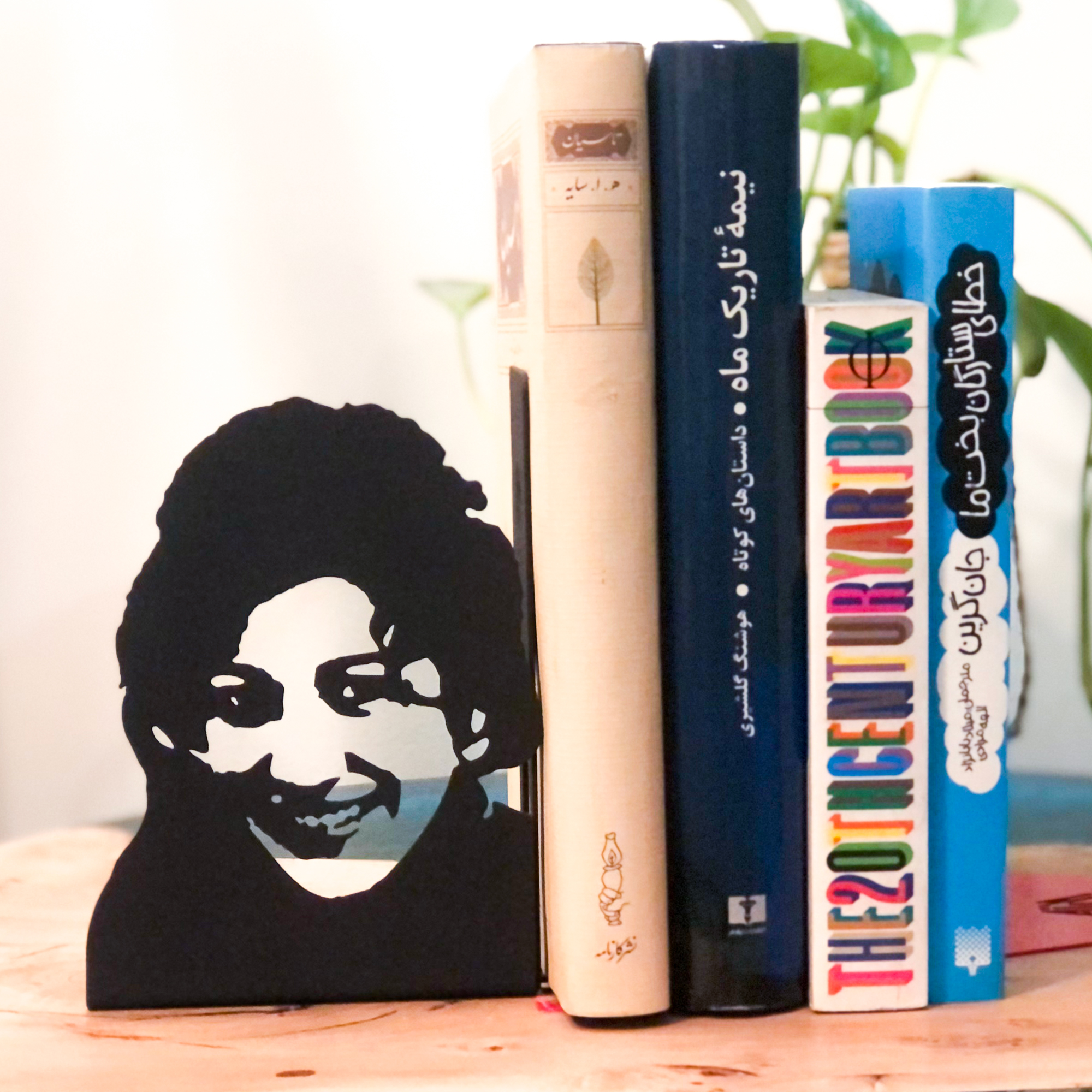Металлическая книжная опора с портретом Форуг Фаррохзад
