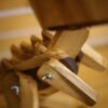 Деревянная настольная лампа ручной работы «Динозавр»