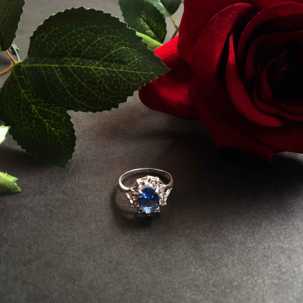 Серебряное кольцо с голубым топазом для женщин «Сахар»