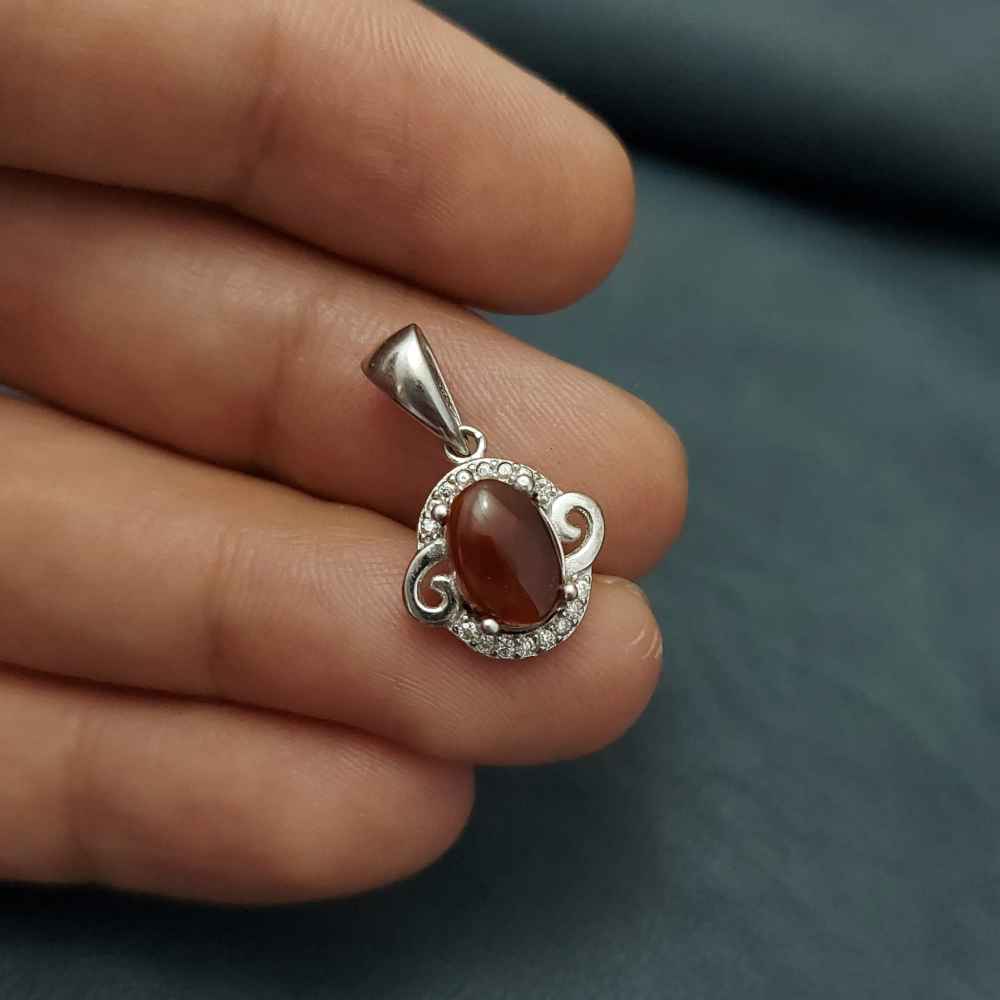 Персидский серебряный кулон классического стиля с йеменским агатом, модель «Зینا»