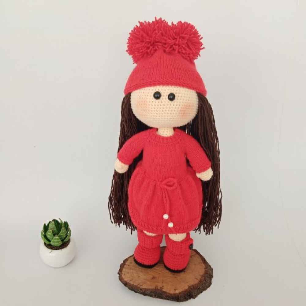 Кукла амигуруми «Красная девочка» — игривая мягкая игрушка