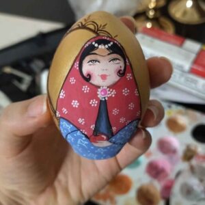 Глиняное яйцо «Хатун» с росписью (коричневое)