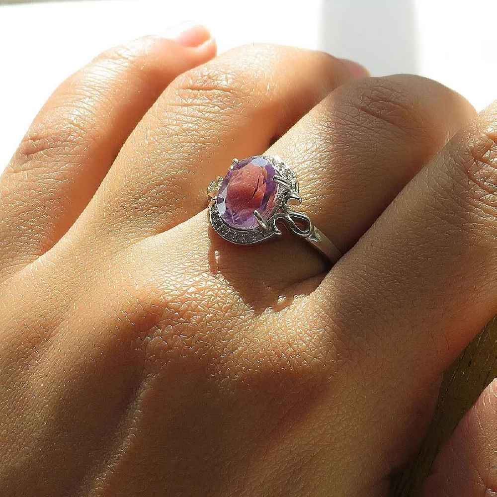 Серебряное кольцо с фиолетовым аметистом «Нази»