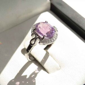 Серебряное кольцо с фиолетовым аметистом «Нази»