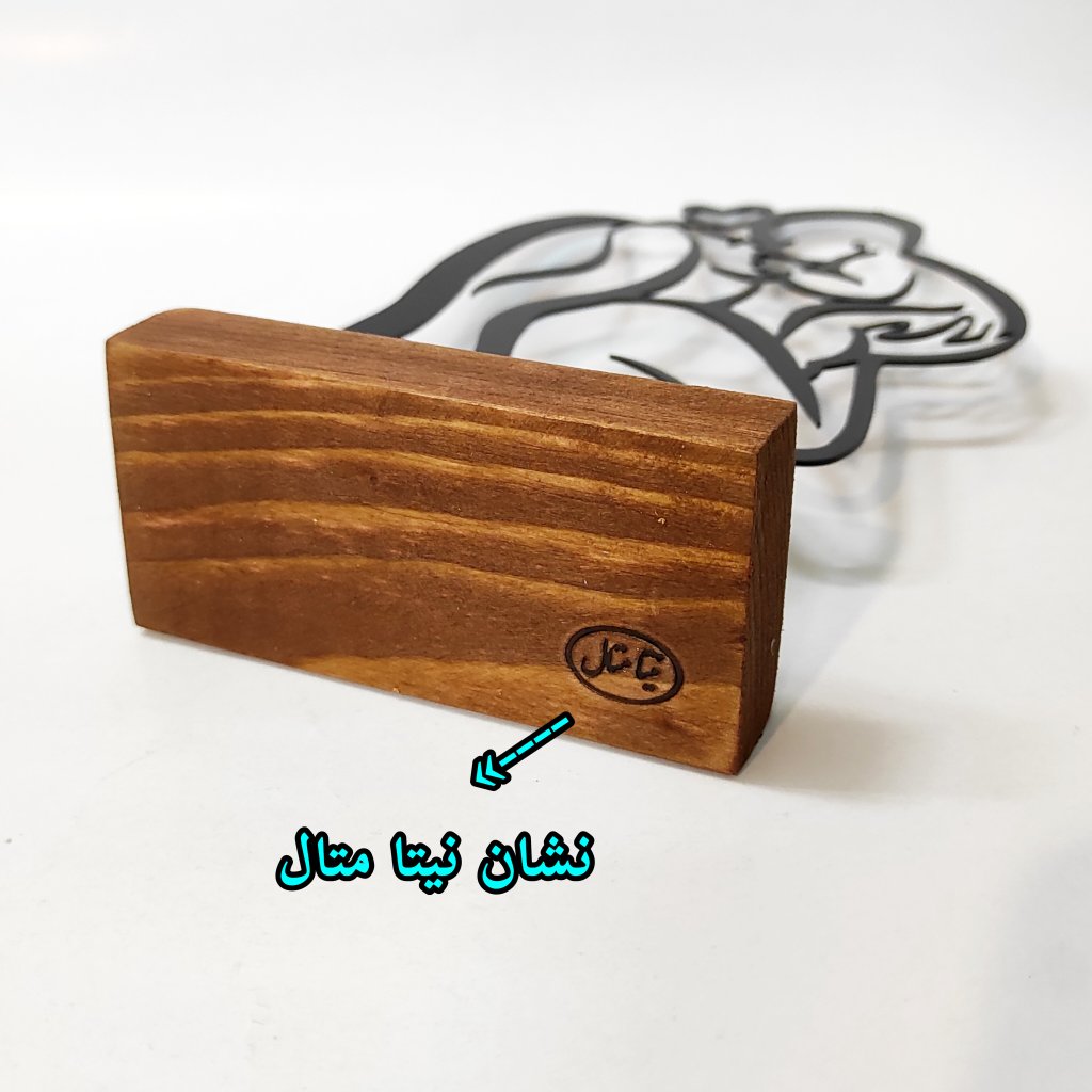 Миниатюрная металлическая скульптура матери