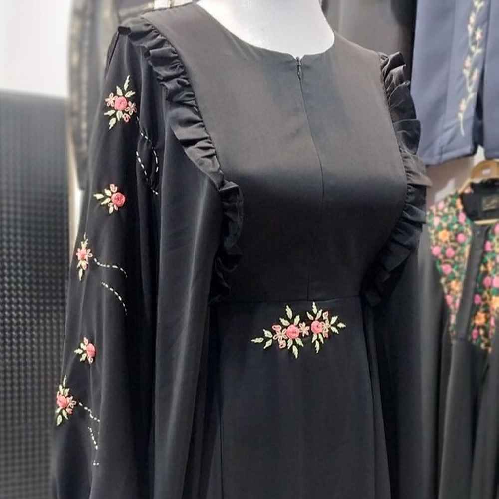 Женская абайя из мягкого крепа с цветочным узором