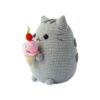 Вязаная игрушка Амигуруми «Элегантная кошка» — серая