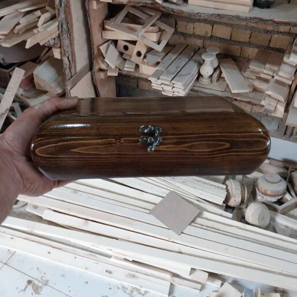 Рустикальная деревянная шкатулка для украшений