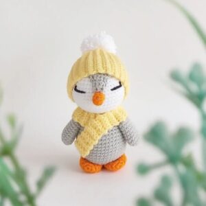 Пингвин амигуруми — серая мягкая игрушка ручной работы