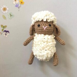 Овечка амигуруми — коричневая мягкая игрушка из хлопка