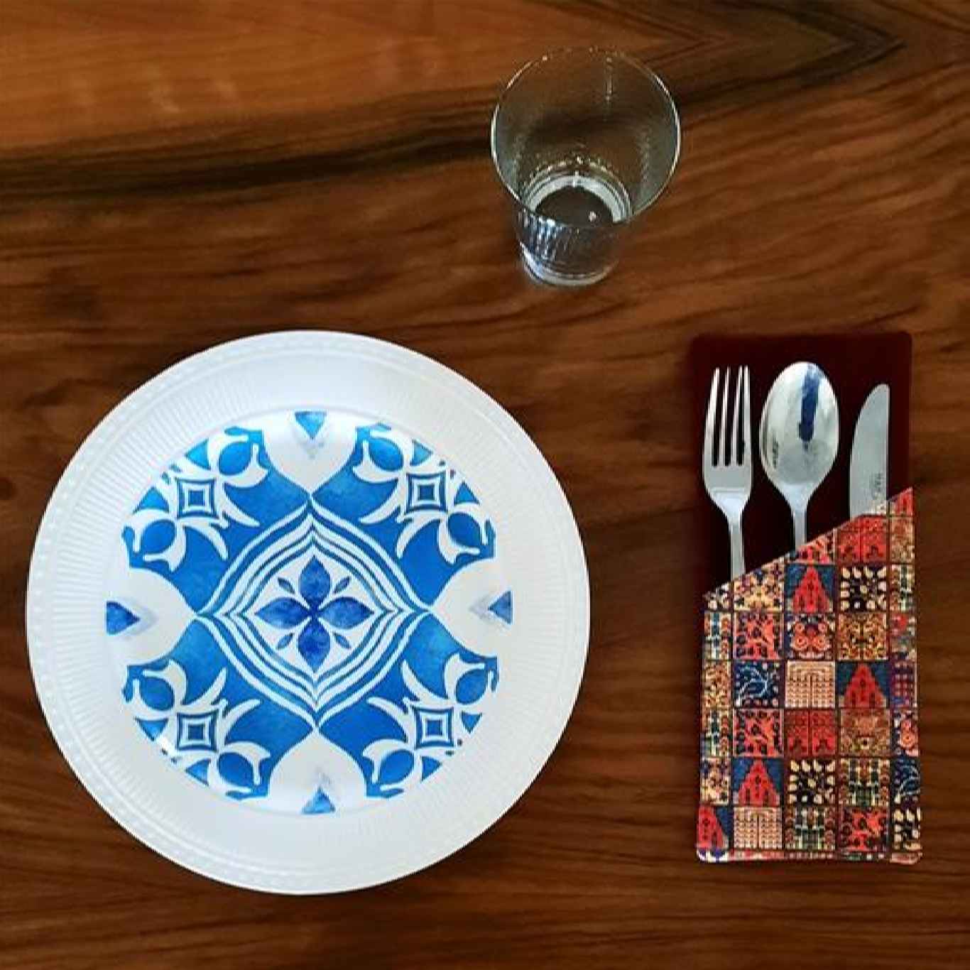 Красный бархатный чехол для столовых приборов, геометрия