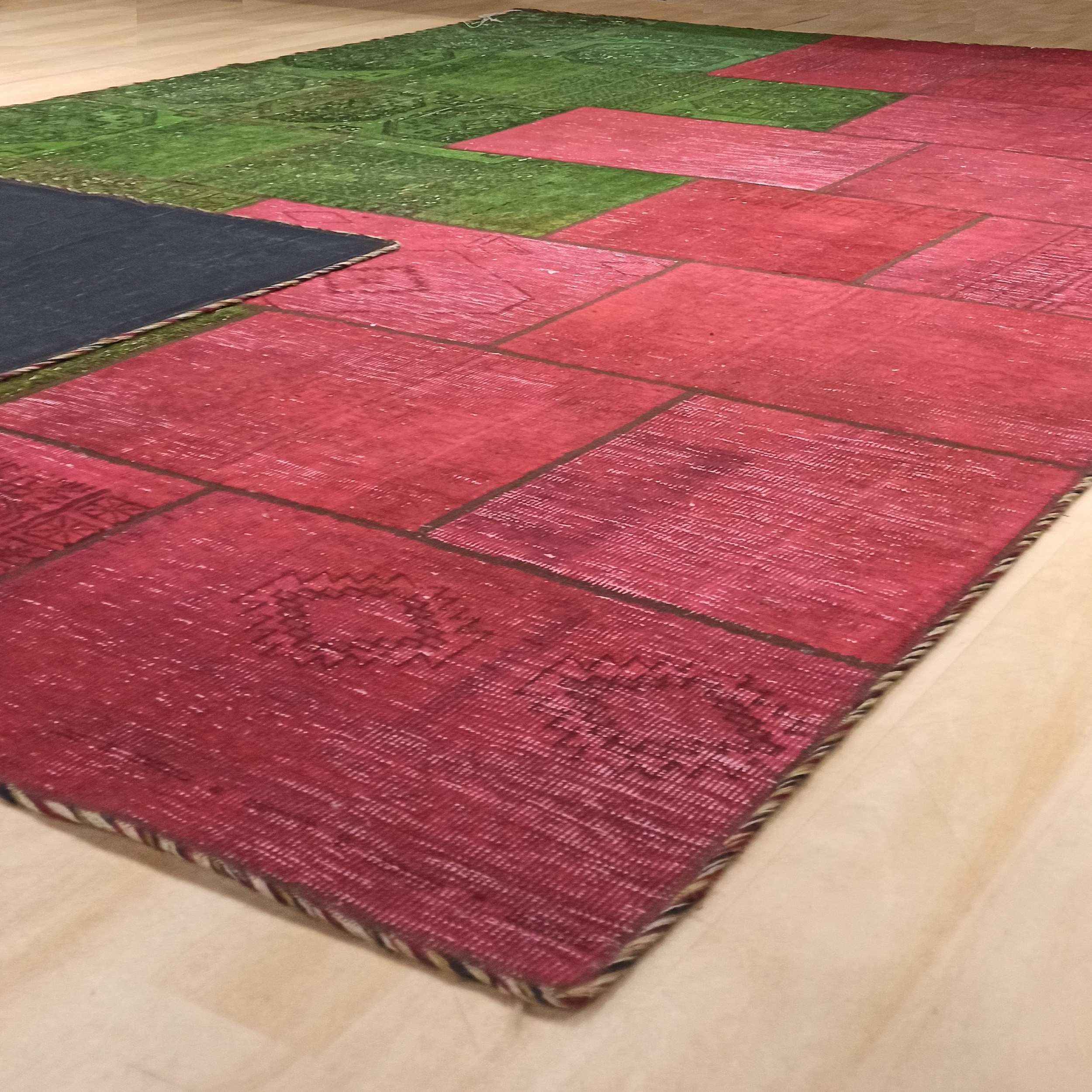 Розово-зелёный ковёр-пэчворк (Area Rug, шерсть)