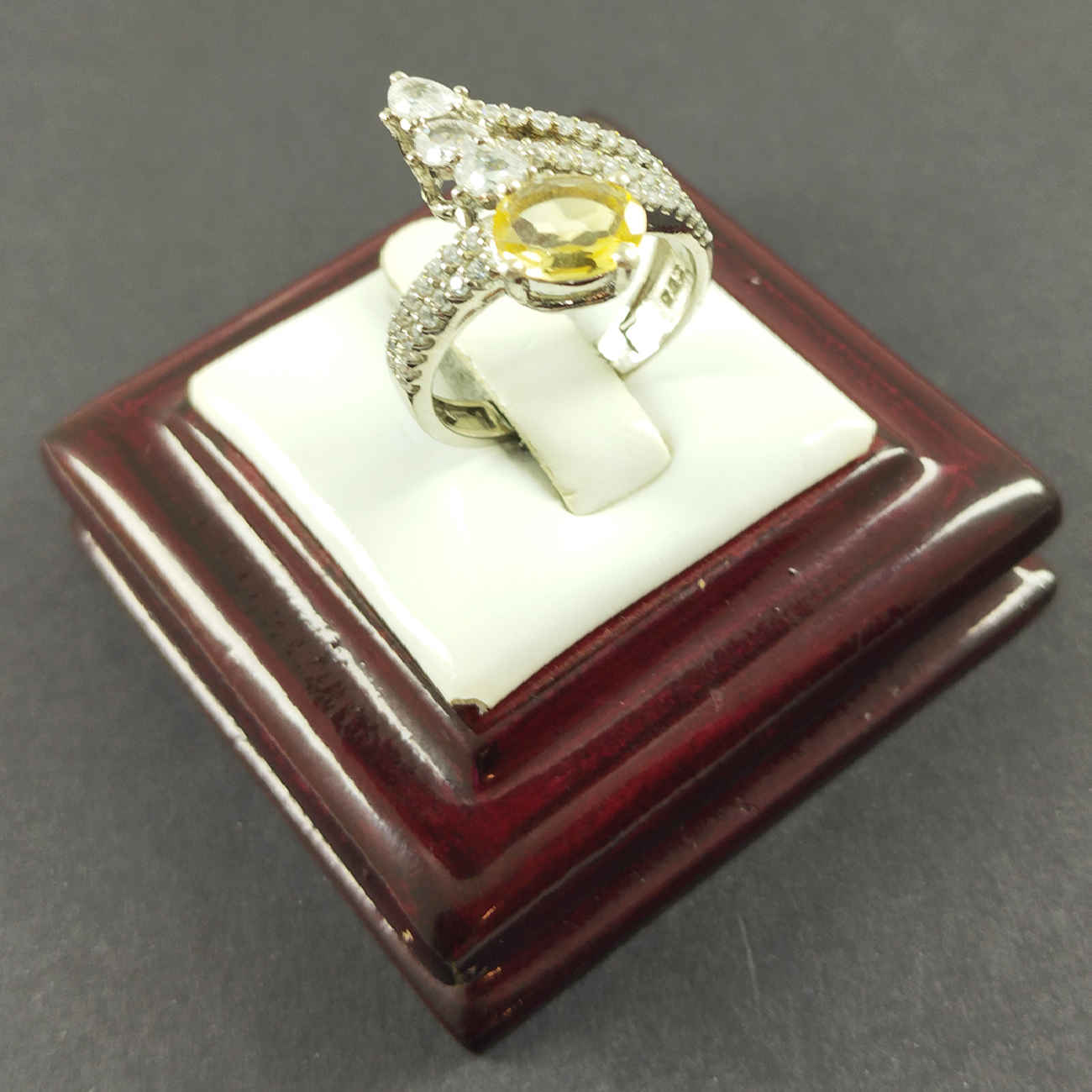 Серебряное кольцо с желтым цитрином для женщин