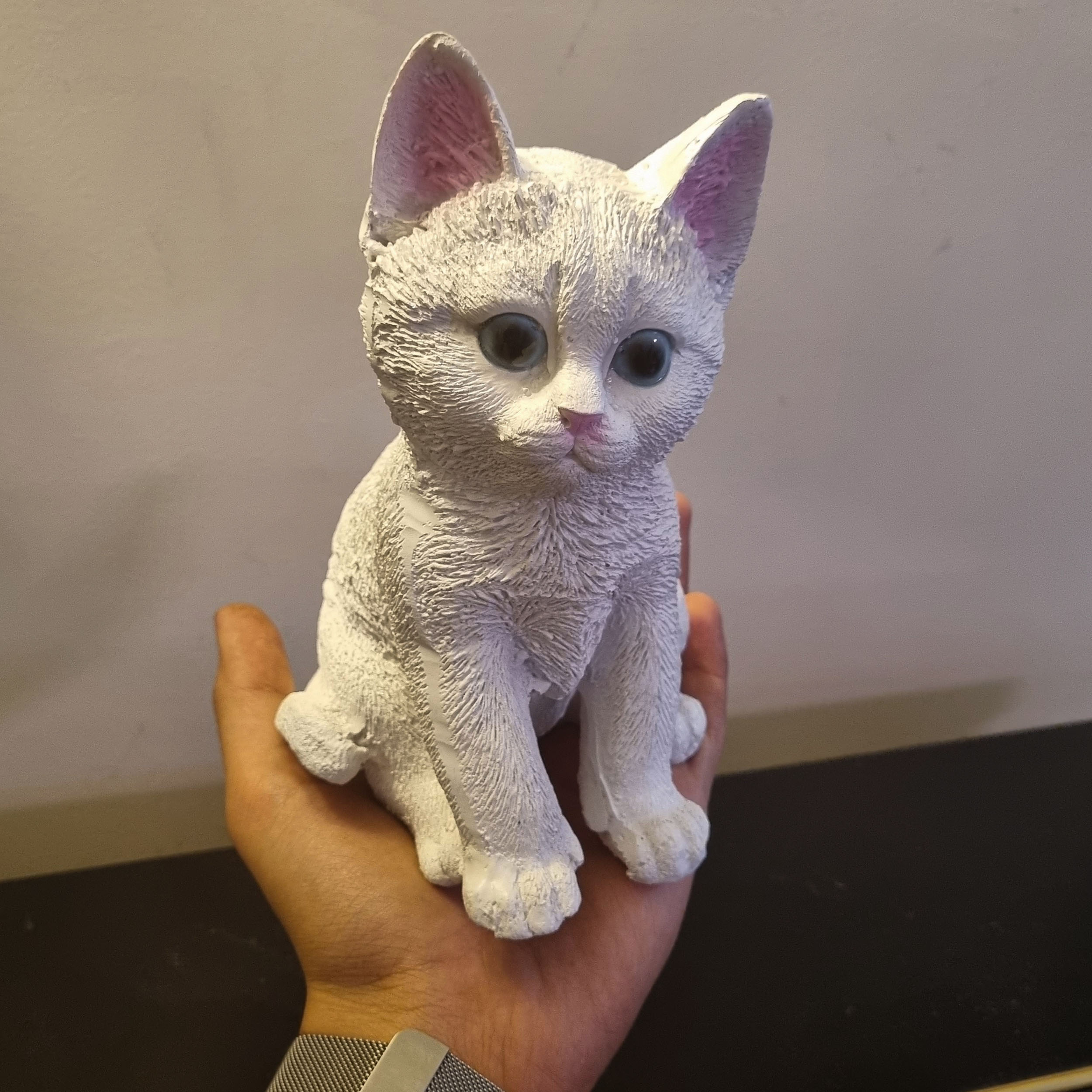Декоративная фигурка сидящего котёнка