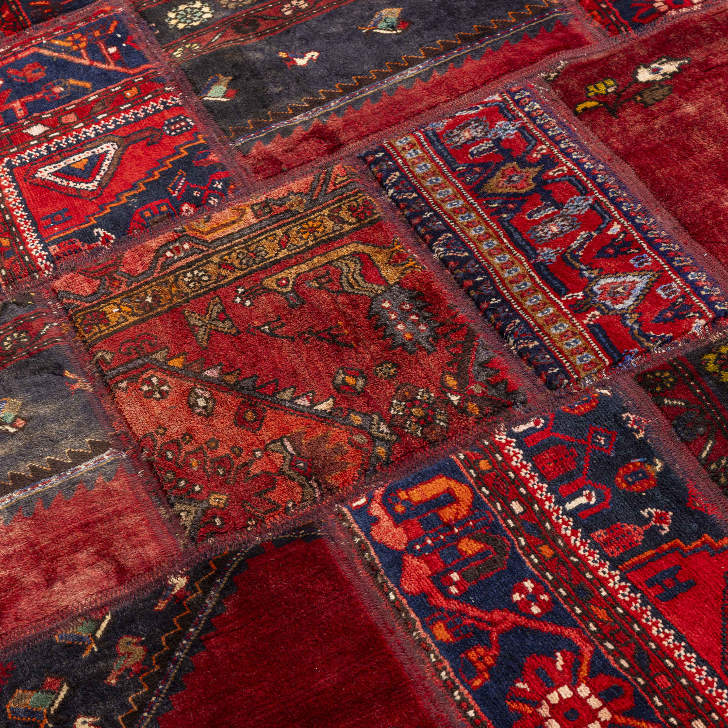 Большой красный ковёр в технике пэчворк (Area Rug)