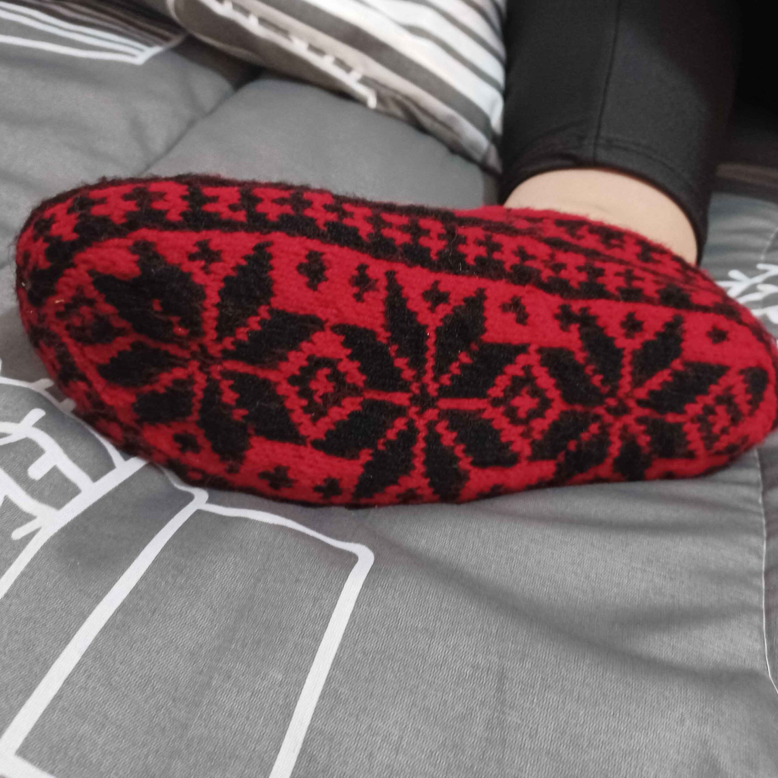 Красные женские гиве (вязаные тапочки из шерсти)
