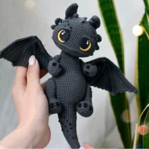 Вязаная игрушка амигуруми «Беззубик» (черная)