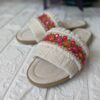 Кремовые шлепанцы макраме с вышивкой