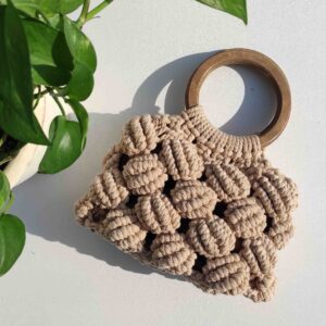 Сумка макраме «Орехи» с деревянной ручкой