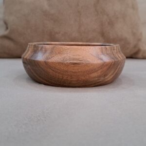 Декоративная миска из натурального орехового дерева