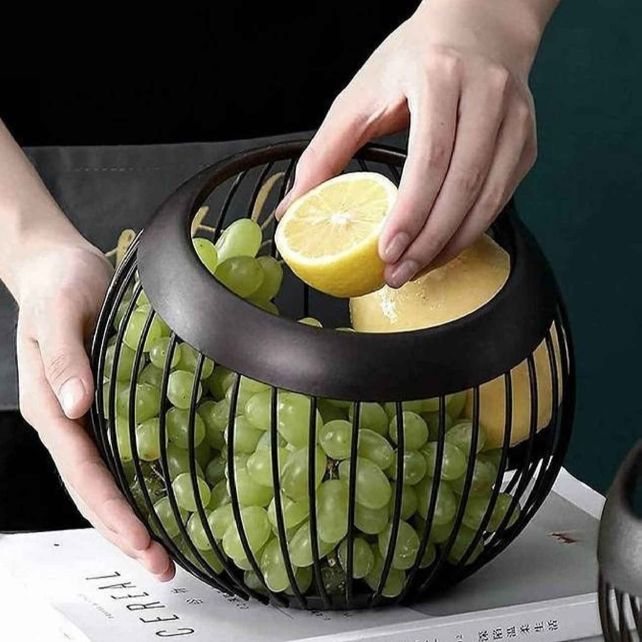 Люксовая корзина для фруктов из проволоки (черная)