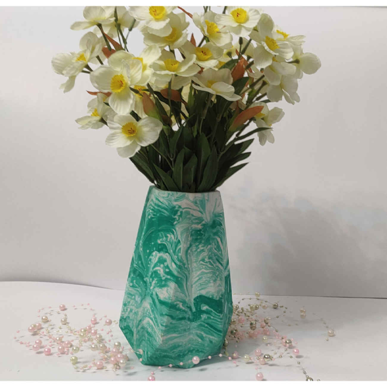 Бетонная ваза Persian Elegance ручной работы, созданная для утончённого и современного акцента в доме