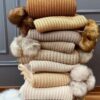 Коричневый акриловый плед для дивана (современный стиль)
