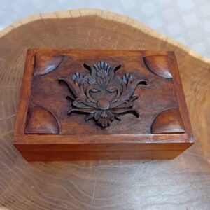 Деревянная шкатулка для украшений с резным лотосом