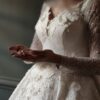 Персидское свадебное платье – восточный стиль с открытым вырезом и изяществом