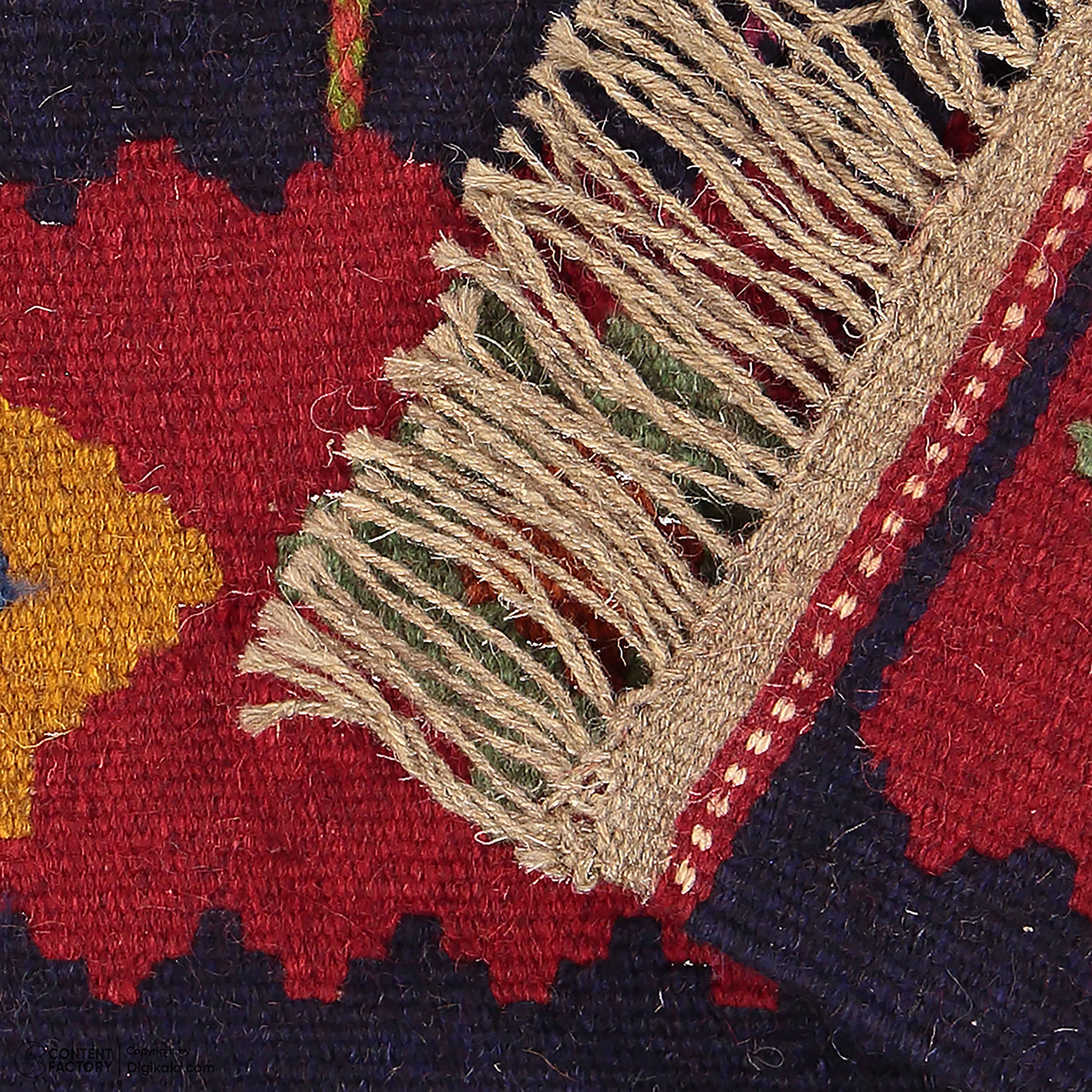 Панно с кистями «Зопирус» (Килим), красное