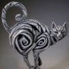 Скульптура кошки в стиле оригами – впечатляющая и изящная фигурка животного