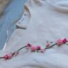 Белая блуза с ручной вышивкой цветов