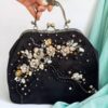 Черный бархатный клатч с цветочной вышивкой бисером