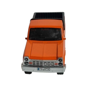 Оранжевый металлический пикап Nissan Junior 2000