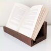 Деревянная подставка для книг — эргономичный дизайн