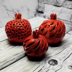 Красные керамические подсвечники-гранаты (2 шт.)