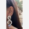 Серьги Минакари с ажурными белыми подвесками