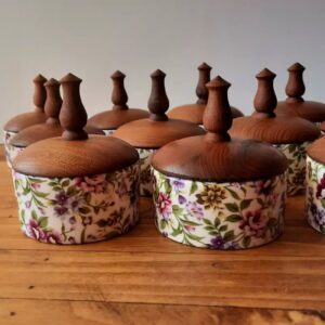 Керамическая сахарница с деревянной крышкой
