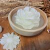Свечи в глиняных банках с цветком ранункулюса — ручная работа