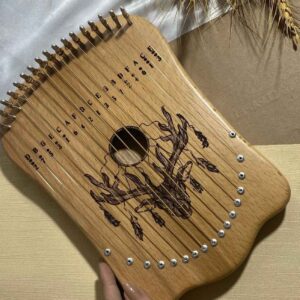 Харпика из акажу, 16 струн — Ручная резьба