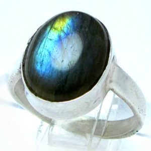 Серебряное кольцо с лабрадоритом для женщин