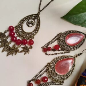 Красный набор украшений (ожерелье и серьги, смола)