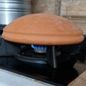 Традиционная глиняная печь для хлеба и лаваша