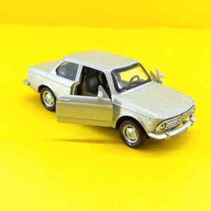 Металлическая модель винтажного Mercedes (серебристая)