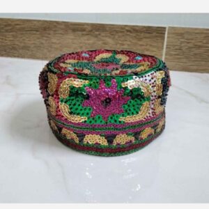 Традиционная шапка с зелеными пайетками (Фестивальная)