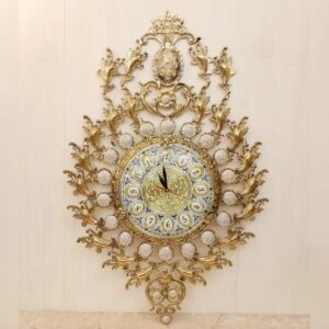 Элегантные настенные часы из латуни с камнями (28 см)